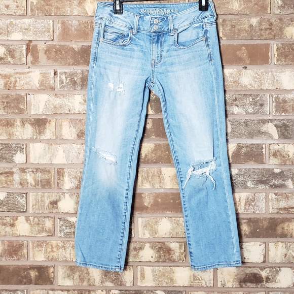 Denim - American Eagle Artist cropped jeans sz4 lightwash